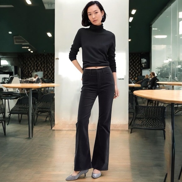 GAP 70’s Flare Black Velvet High Rise 5-Pocket jeans Size 30/10S - Picture 1 of 7